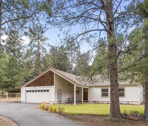 60781 Country Club Dr, Bend, OR 97702