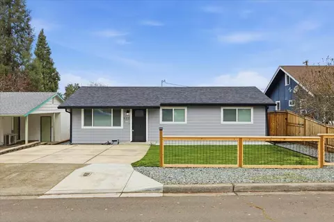 533 Pearl St, Medford, OR 97504