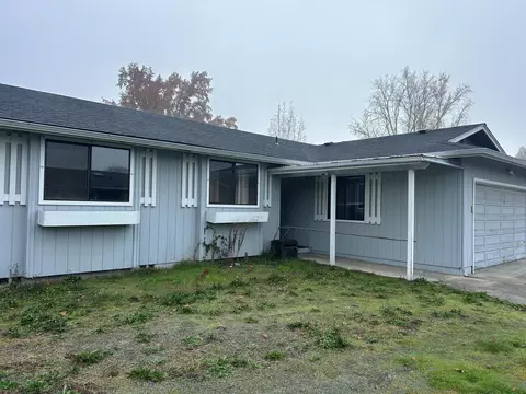 2908 Lois Ln, Grants Pass, OR 97527