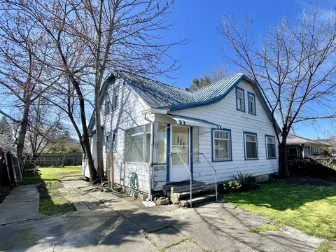1103 W 9th St, Medford, OR 97501