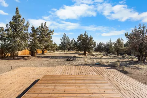 Exterior - 65050 92nd St, Bend, OR 97703 photo 4 of 11