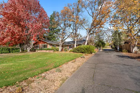 2241 Dellwood Ave, Medford, OR 97504