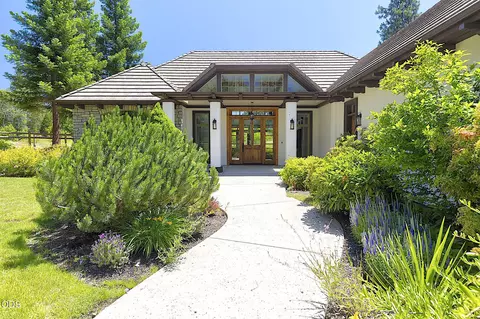 903 Nicklaus Point Ln, Grants Pass, OR 97526