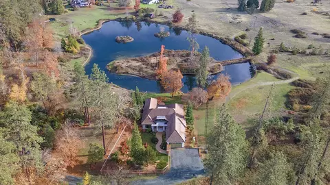 903 Nicklaus Point Ln, Grants Pass, OR 97526
