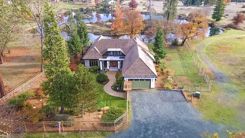 903 Nicklaus Point Ln, Grants Pass, OR 97526