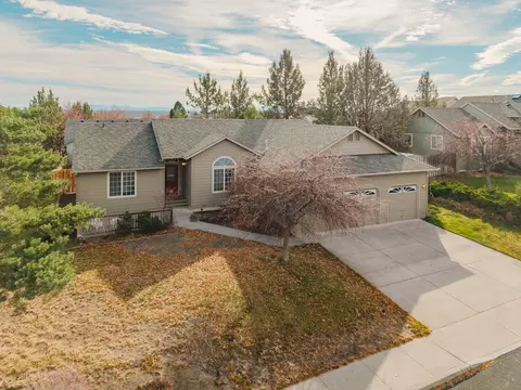 3734 SW Wickiup Pl, Redmond, OR 97756