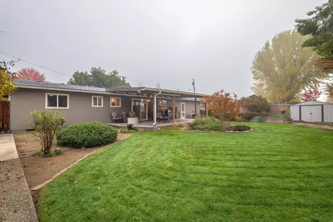 Exterior - 905 Comet Ave, Central Point, OR 97502 photo 7 of 10