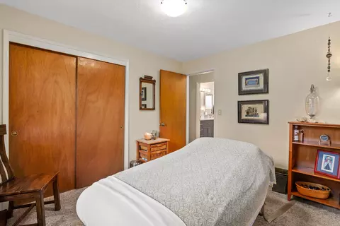 Bedroom - 905 Comet Ave, Central Point, OR 97502 photo 2 of 6