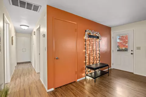 Entry Way - 905 Comet Ave, Central Point, OR 97502 photo 1 of 1