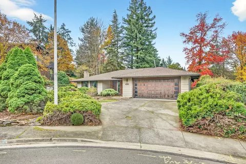 451 S Stoneham Cir, Medford, OR 97504