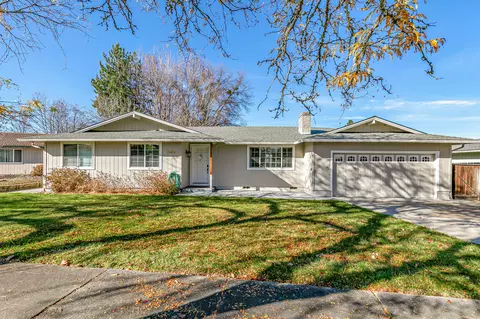 1569 Papago Dr, Medford, OR 97504