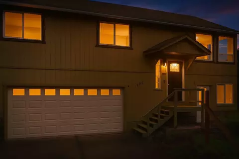 935 4th Ave, Gold Hill, OR 97525