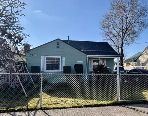 2546 Applegate Ave, Klamath Falls, OR 97601