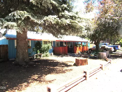 533 S Park Ave S, Chiloquin, OR 97624