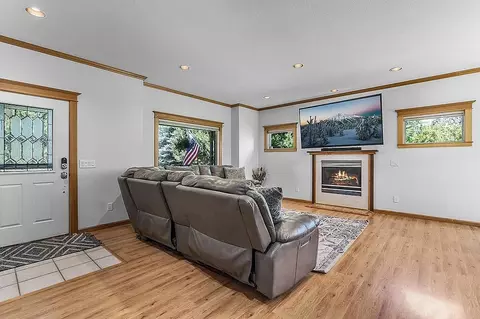Living - 61097 Ferguson Ct, Bend, OR 97702 photo 2 of 2