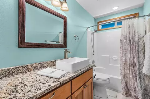 Bath - 61097 Ferguson Ct, Bend, OR 97702 photo 4 of 4