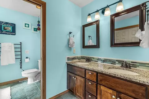 Bath - 61097 Ferguson Ct, Bend, OR 97702 photo 2 of 4