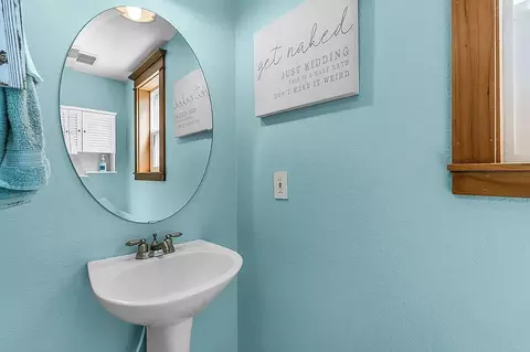Bath - 61097 Ferguson Ct, Bend, OR 97702 photo 1 of 4