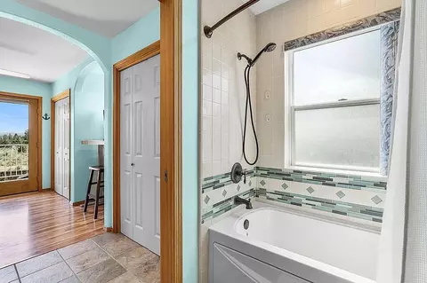 Bath - 61097 Ferguson Ct, Bend, OR 97702 photo 3 of 4