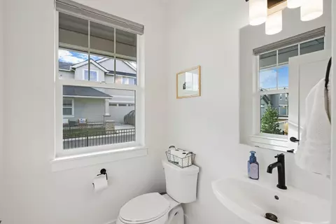Bath - 60915 SEpic Pl, Bend, OR 97702 photo 1 of 5