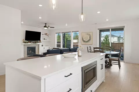 Kitchen - 60915 SEpic Pl, Bend, OR 97702 photo 5 of 5