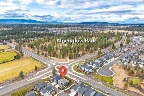 View/Area - 60915 SEpic Pl, Bend, OR 97702 photo 4 of 5