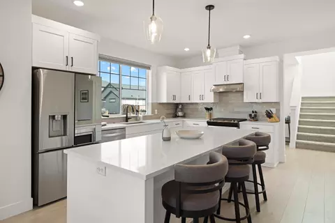 Kitchen - 60915 SEpic Pl, Bend, OR 97702 photo 4 of 5