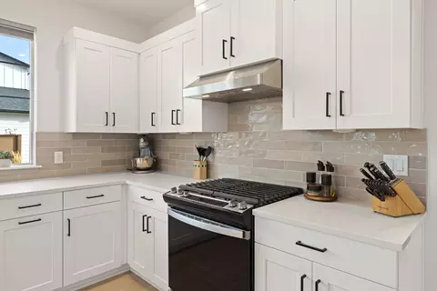 Kitchen - 60915 SEpic Pl, Bend, OR 97702 photo 3 of 5