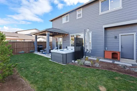 Exterior - 60915 SEpic Pl, Bend, OR 97702 photo 3 of 6