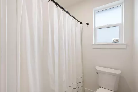 Bath - 60915 SEpic Pl, Bend, OR 97702 photo 5 of 5