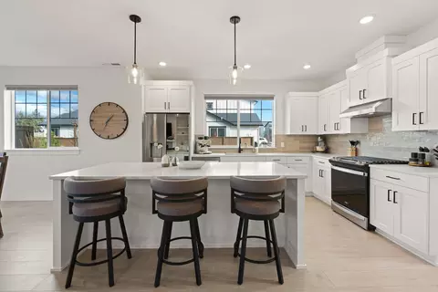 Kitchen - 60915 SEpic Pl, Bend, OR 97702 photo 2 of 5