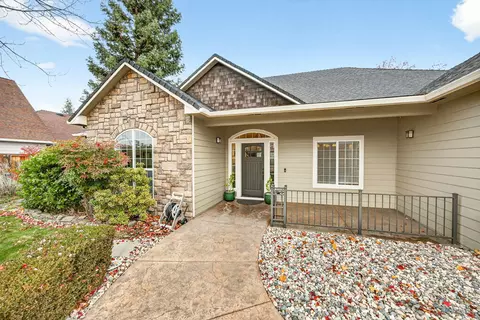 13 Portabello Way, Eagle Point, OR 97524