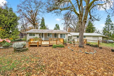 130 Acorn St, Merlin, OR 97532