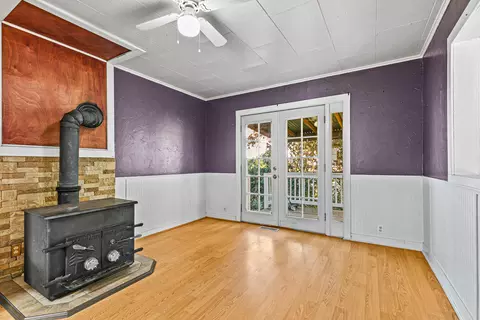 Living - 620 S Royal Ave, Eagle Point, OR 97524 photo 1 of 3