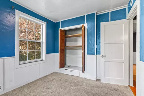 Bedroom - 620 S Royal Ave, Eagle Point, OR 97524 photo 2 of 3