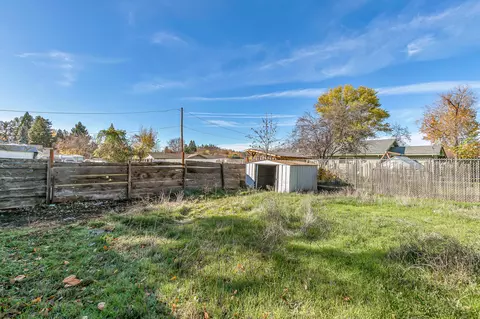 Exterior - 620 S Royal Ave, Eagle Point, OR 97524 photo 2 of 5
