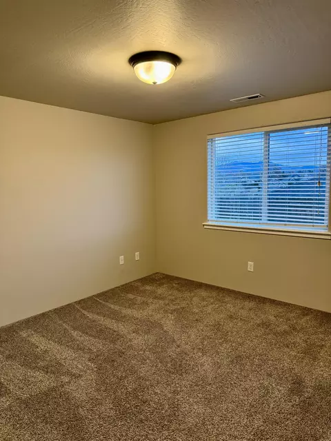 Bedroom - 912 Stonewater Dr, Eagle Point, OR 97524 photo 4 of 4