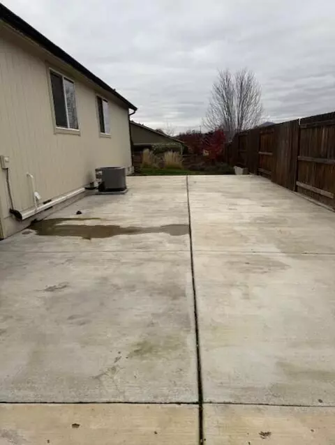 Exterior - 912 Stonewater Dr, Eagle Point, OR 97524 photo 5 of 5