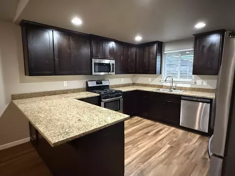 Kitchen - 912 Stonewater Dr, Eagle Point, OR 97524 photo 3 of 4