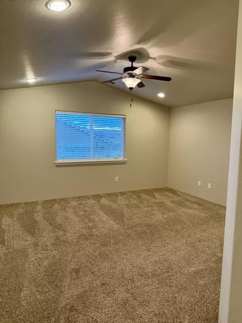 Bedroom - 912 Stonewater Dr, Eagle Point, OR 97524 photo 1 of 4