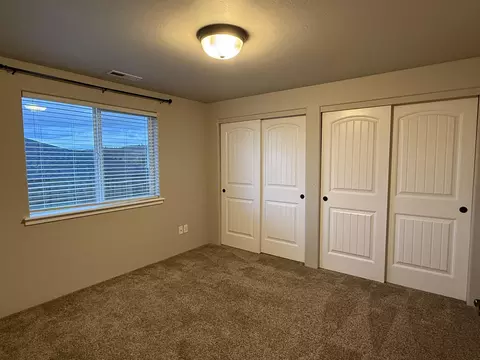 Bedroom - 912 Stonewater Dr, Eagle Point, OR 97524 photo 3 of 4