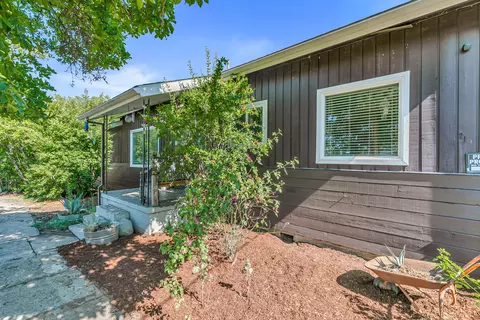 219 Berrydale Ave, Medford, OR 97501