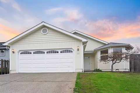 185 Independence Dr, Grants Pass, OR 97527