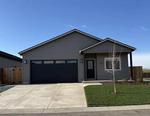 337 Quail Cir, Talent, OR 97540