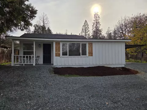 2855 Hamilton Ln, Grants Pass, OR 97527