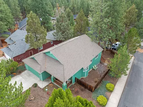 2627 NW Rainbow Ridge Dr, Bend, OR 97703 photo 2