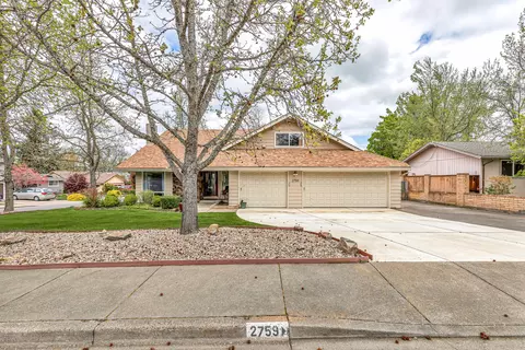 2759 Pennington Dr, Medford, OR 97504