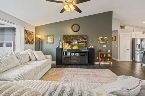 Living - 430 E D St, Culver, OR 97734 photo 1 of 5