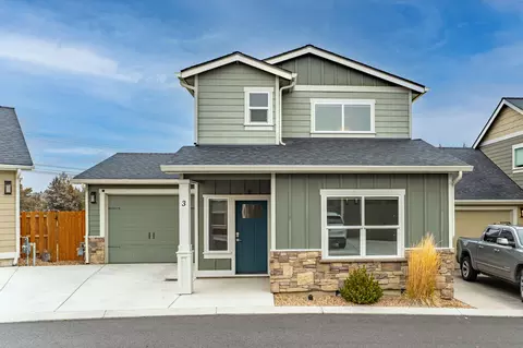2755 SW Greens Blvd #3, Redmond, OR 97756