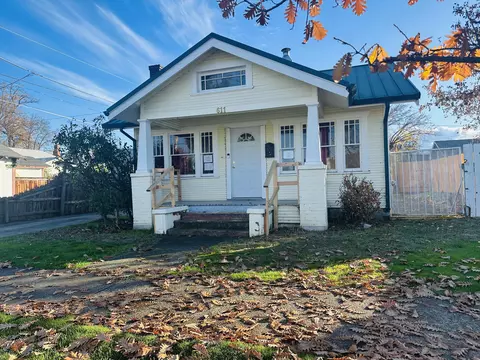 611 W 4th St, Medford, OR 97501